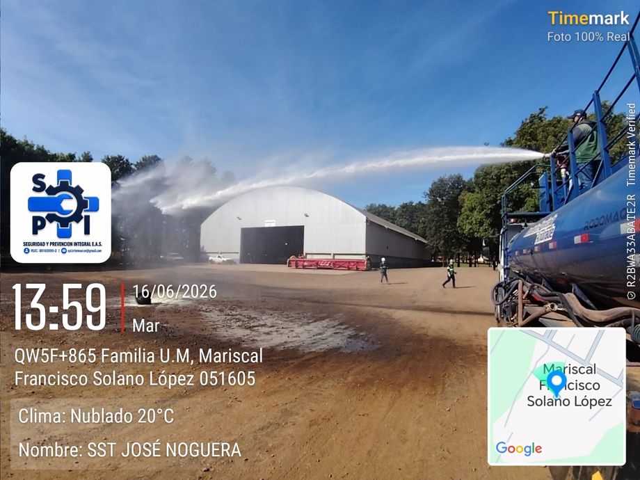 Práctica contra incendios con mangueras